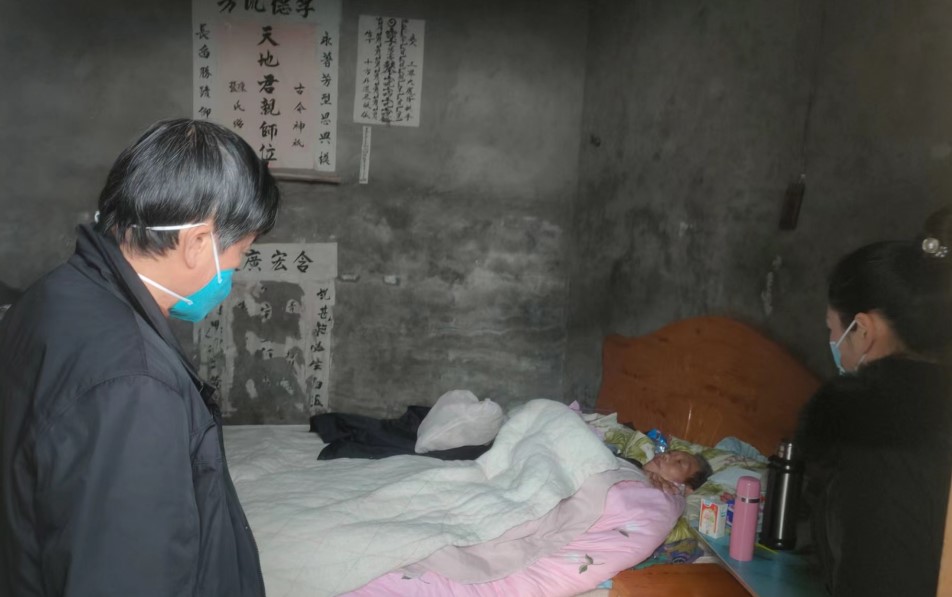 心系脱贫困难户、浓浓关爱暖人心——南充市身心医院第四党支部慰问贫困帮扶对象
