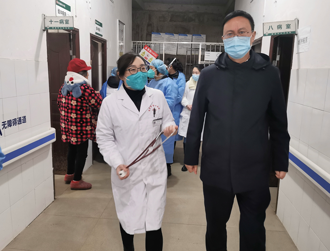 南充市身心医院组织专家赴医共体成员单位开展新冠病毒感染医疗救治巡回指导工作