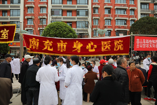 南充市身心医院组织开展“爱卫新征程、健康中国行”爱国卫生月义诊宣传活动