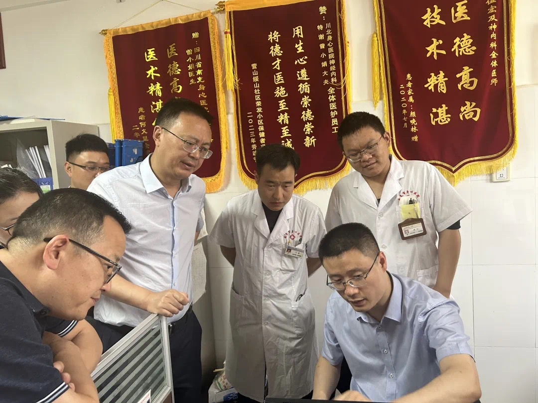 海军军医大学第一附属医院李子付教授应邀到南充市身心医院开展学术指导活动