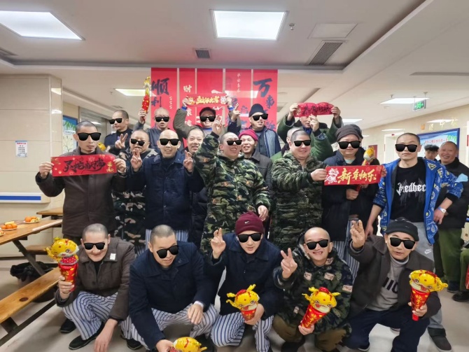 南充市身心医院小龙院区老年精神二科举办迎新春活动，为精神病患者送温暖