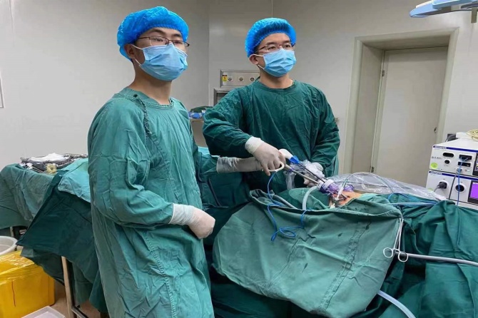 零缺血、免缝合！南充市身心医院成功实施高难度肾脏肿瘤切除术