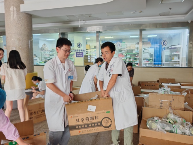 一袋“清凉”一份心 南充市身心医院为900余名职工送上夏日关怀