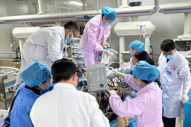 生死竞速架起生命方舟  医联体打通危重症救治“最后一公里”
