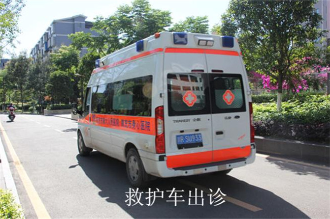 救护车出诊.jpg