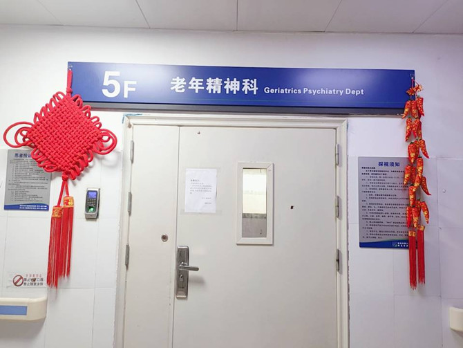 QQ图片大门口1_副本.jpg