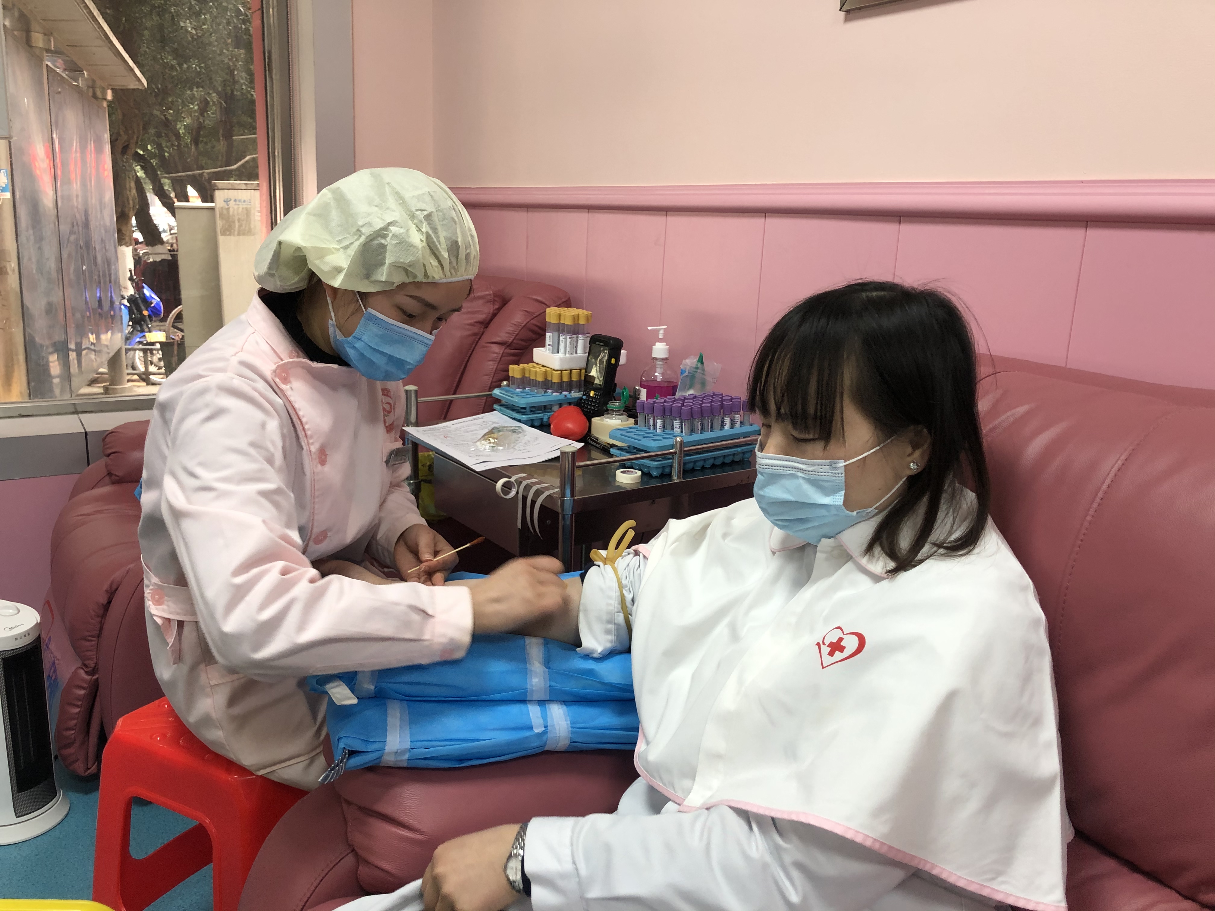 无偿献血  情暖寒冬