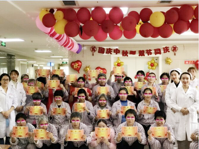 万家团圆迎中秋 阖家欢乐度国庆
