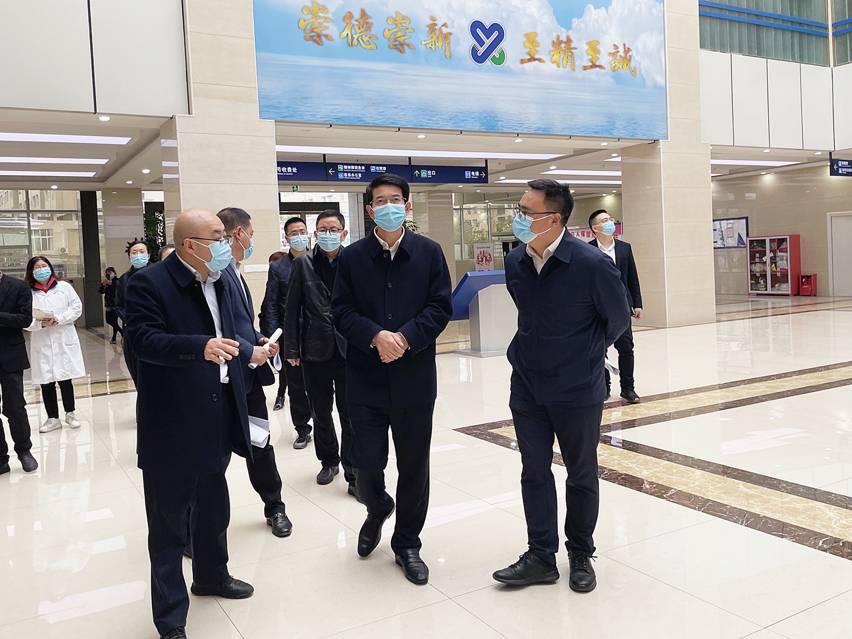 高坪区委书记陈多平到南充市身心医院小龙分院调研指导疫情防控工作